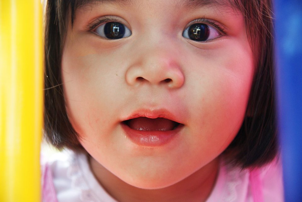 niña feliz